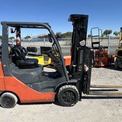 2013 TOYOTA 8FGCU30 FORKLIFT - 6k Lb Cap - LPG - FORK POSITIONERS