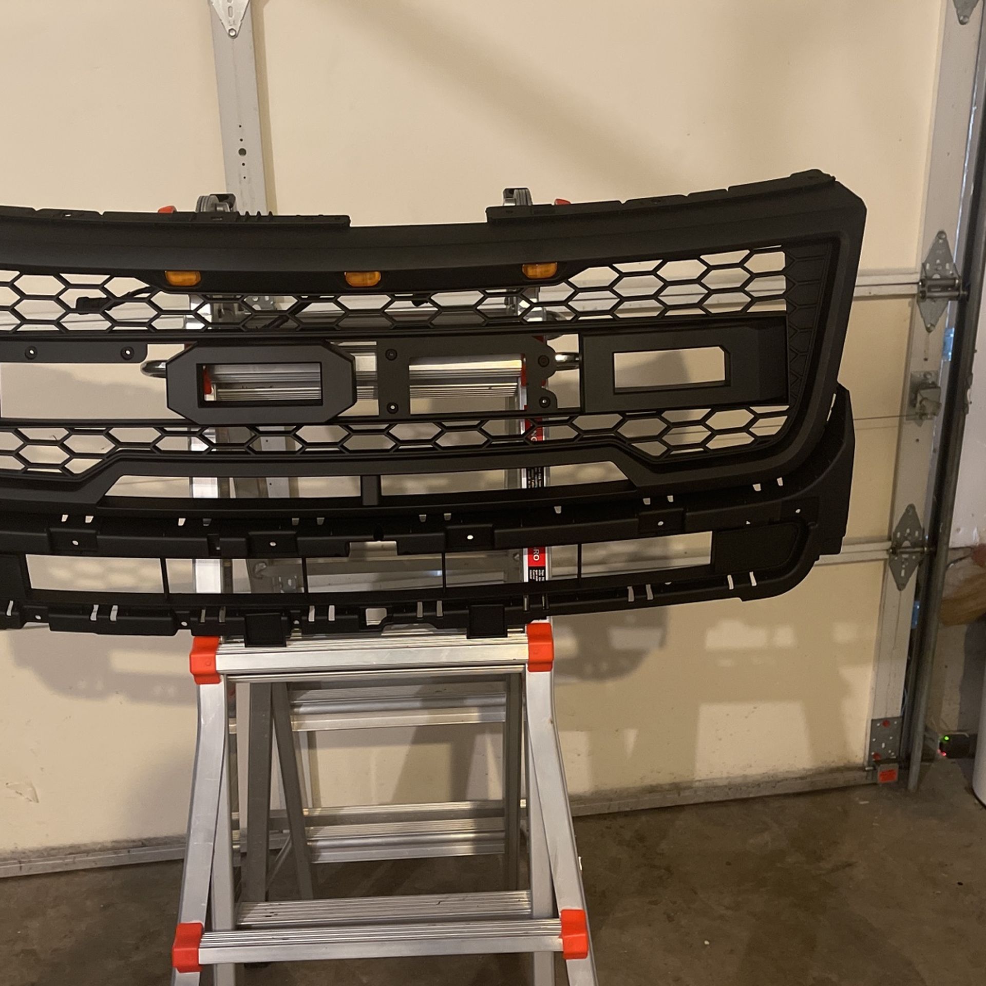 2016 -2018 Ford Explorer Front Grill