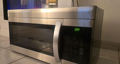 LG 1000 watt Over The Range Microwave