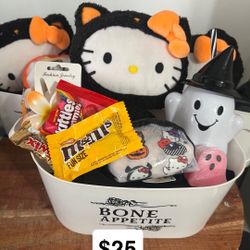Hello Kitty Spooky Baskets