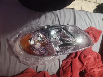 Dodge Grand caravan 2012 headlight