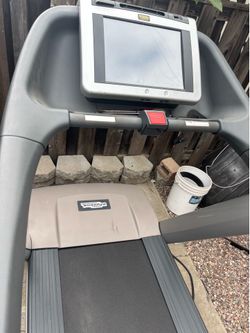 TECHNOGYM COMMERCIAL TREADMILL READ THE AD
