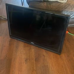 Insignia 40 Inch TV W/ Remote And Mount