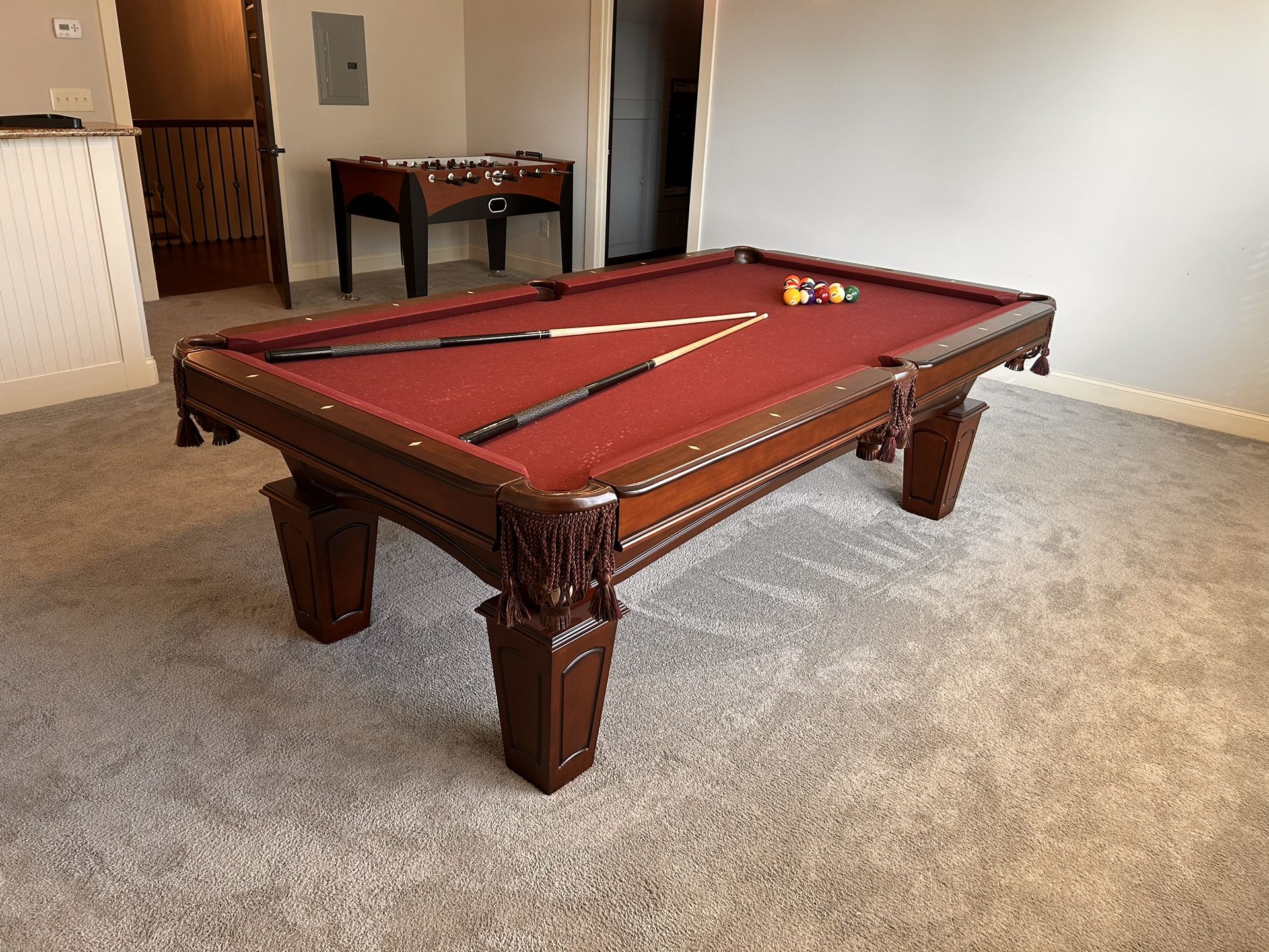 Pool table 