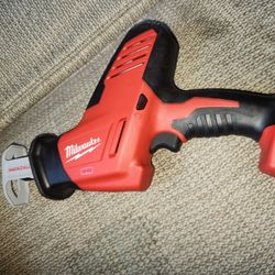 Milwaukee

M18 18V Lithium-Ion Cordless HACKZALL Reciprocating Saw (Tool-Only)

