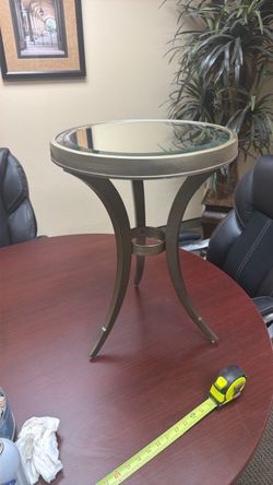 Round end table