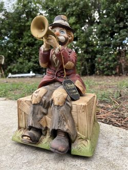 Ceramic Trumpeter (melody in motion)