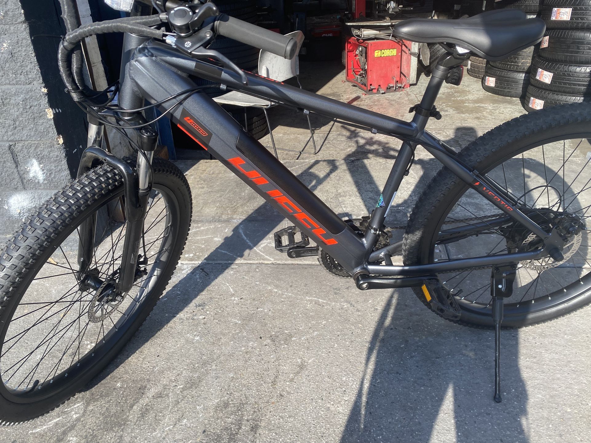 Bicicleta de montaña eléctrica Huffy 27.5" Vertis de 36V para adultos