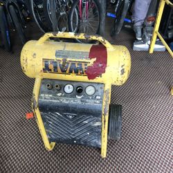 DEWALT 4.5-Gallon Single Stage Portable Electric Horizontal Air Compressor Item #155839Model #D55146