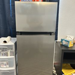 Vissani Mini Fridge 