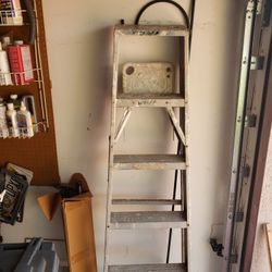 6 Foot Aluminum Ladder