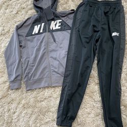 nike boys tracksuit size 8-10 Kids new pick up at timber dr garner