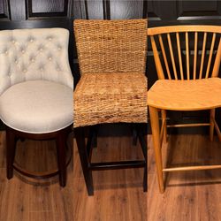 Single Accent Chairs / Stools