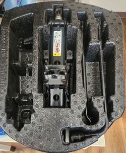 Spare tire emergency jack tool for jeep grand Cherokee