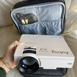 Auking M8-F mini projector
