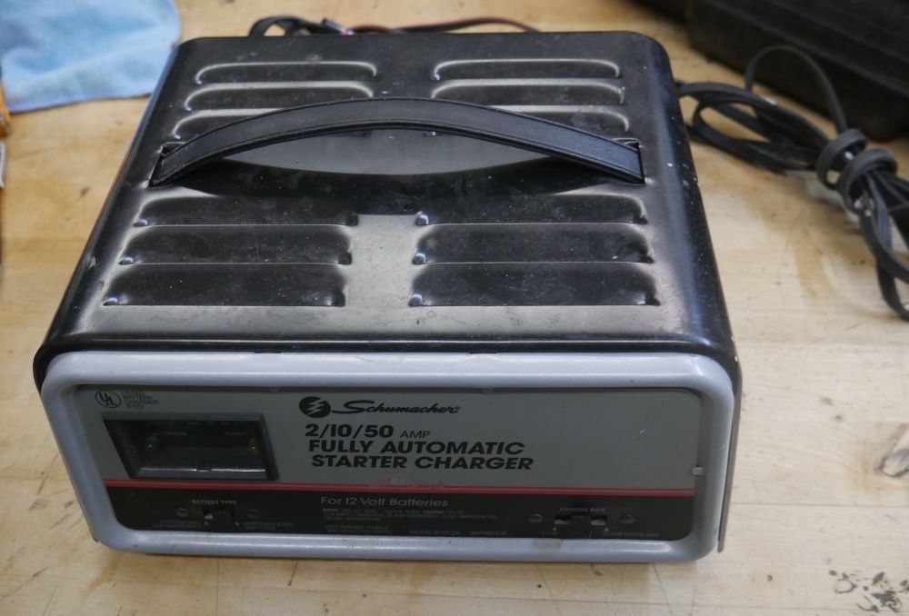 SCHMUACHER MS0101 BATTERY CHARGER PRE OWNED 875283-2