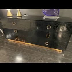 Dresser And Night Stands 