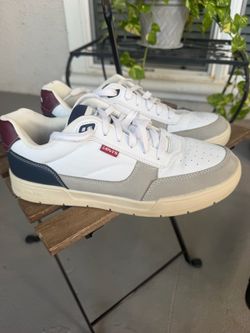 Shoes sport size 9.5 Levis