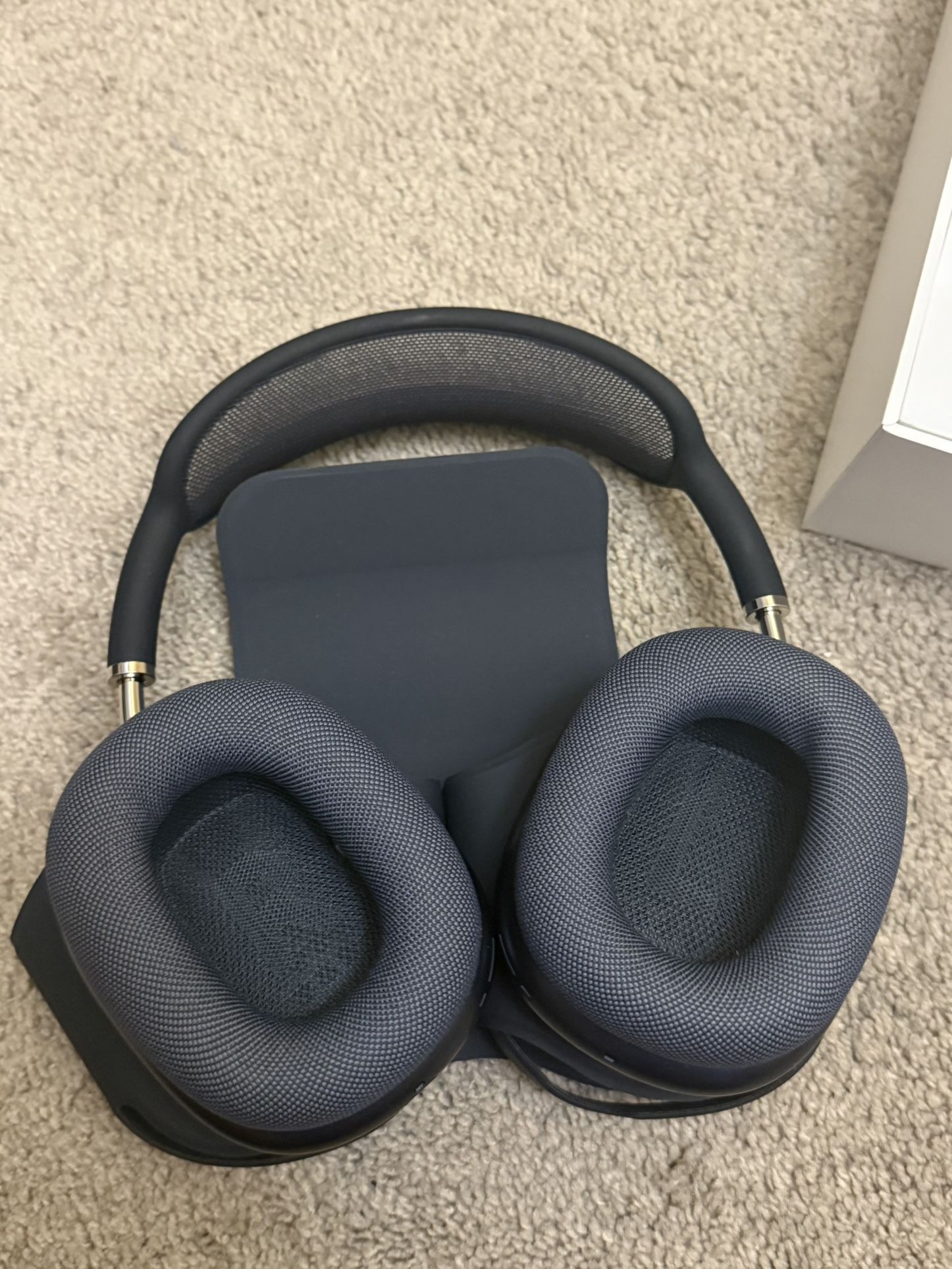 AirPods Max. for Sale in Maricopa, AZ - OfferUp