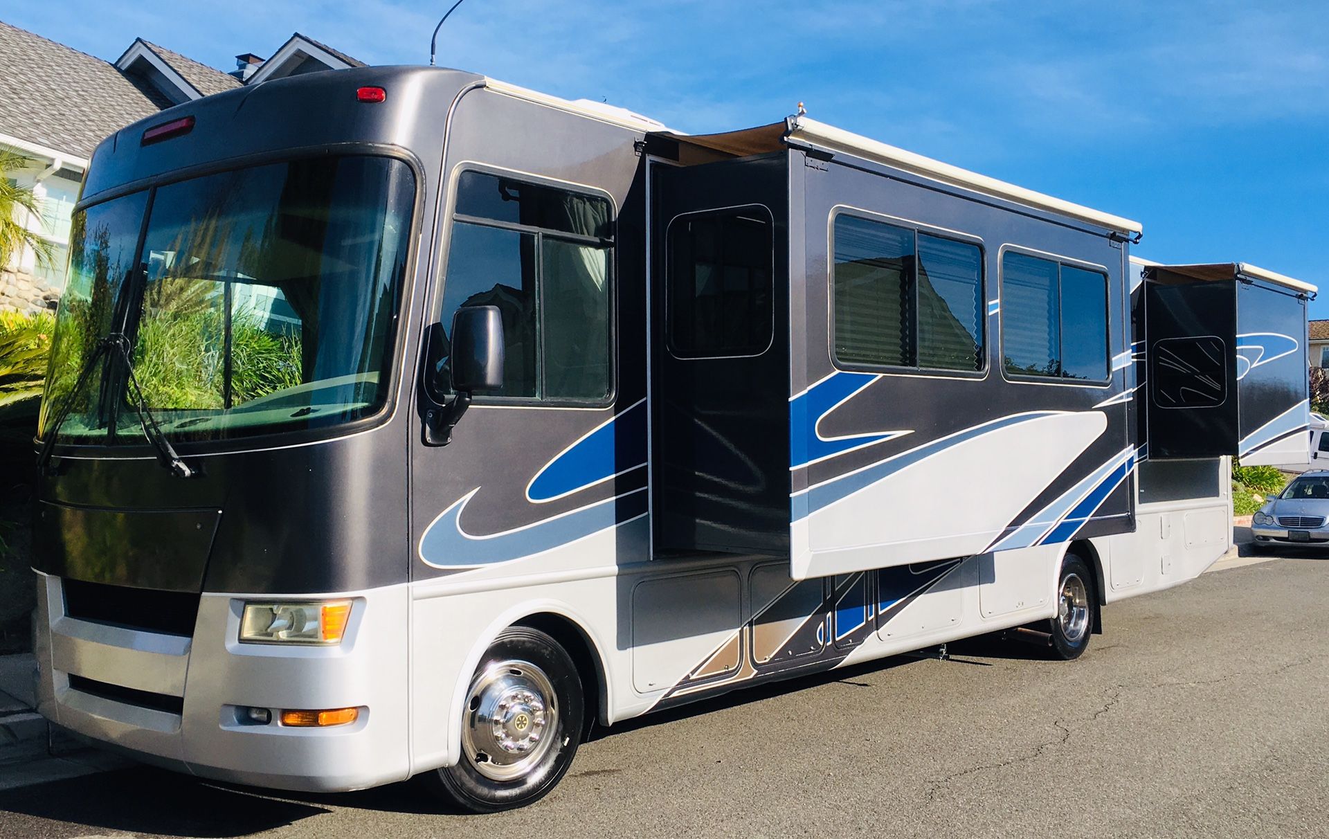 34’ Class A RV Motorhome Hurricane Bunkhouse for Sale in San Clemente
