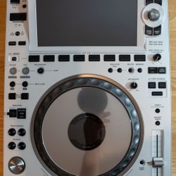 MINT 2x White Pioneer Limited Edition CDJ 3000’s and 1x White DJM-900NXS2