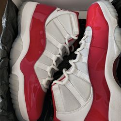 Jordan 11 Cherry 🍒 size 11 (NO TRADES)