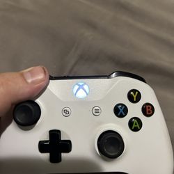 Xbox One X/S Controller With Charging Cable And Battery  (OBO)