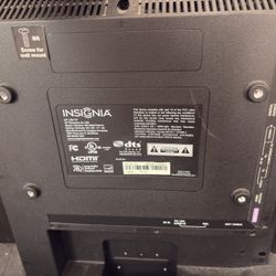 Insignia TV Comes With Original Remote And Box