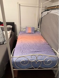 Twin bed for girl