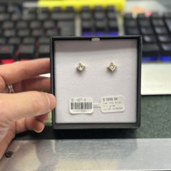 14kt Gold Diamond Studs