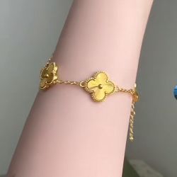  New High Quality four clover bracelet 18k gold plated stainless steel $25 each