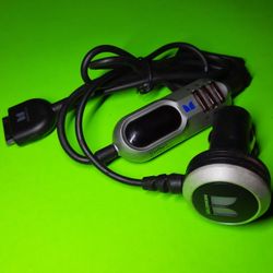 Monster Cable iCarPlay + Plus Early Apple iPod Wireless FM Radio Stereo Audio Music Transmitter Mobile CAR PLUG & OLD iPhone iPad 30 Pin Connector