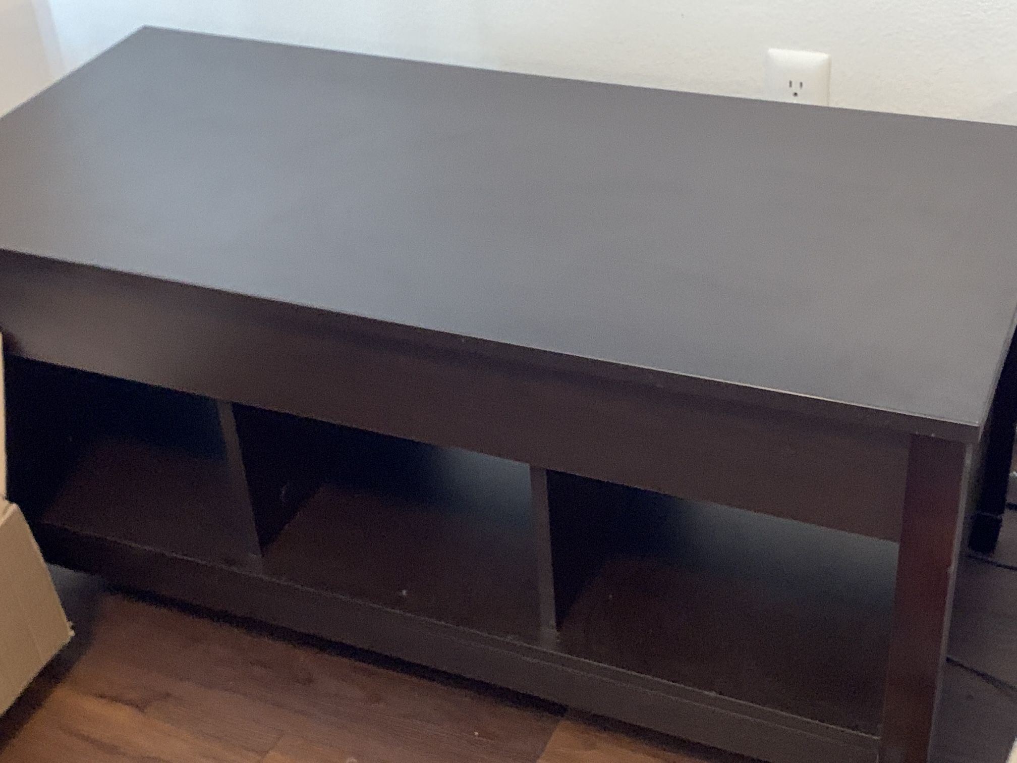 Coffee table With Storage 