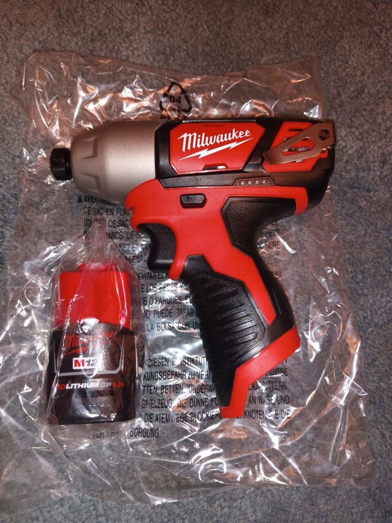 Milwaukee M12 Impact Driver W/ Battery+ Charger