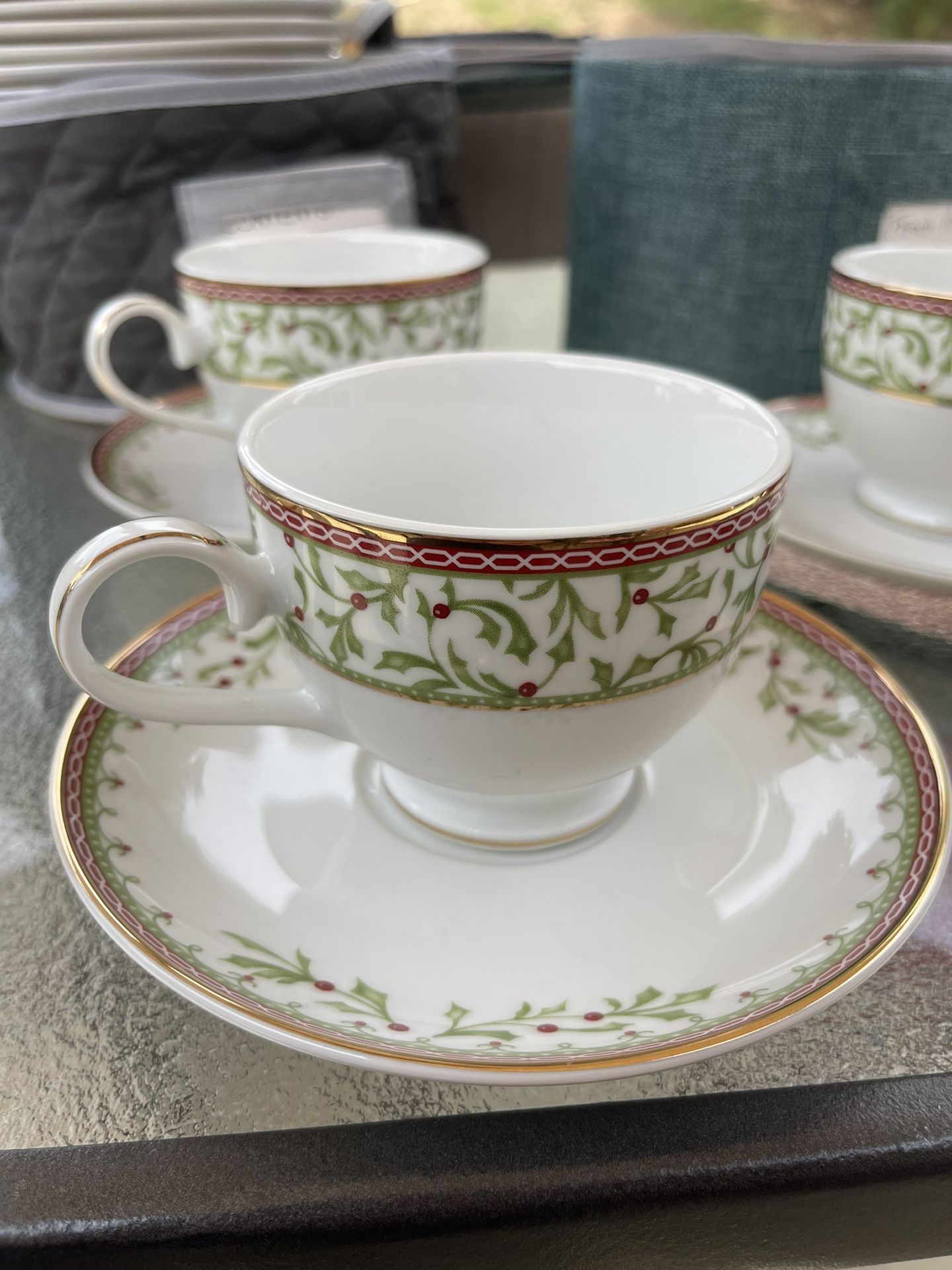 Mikasa Holiday Traditions Fine China 