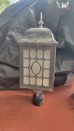 Outdoor pole lamp.