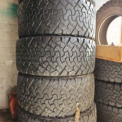 Used Set Of Venom Xt Tires 33 1250 20