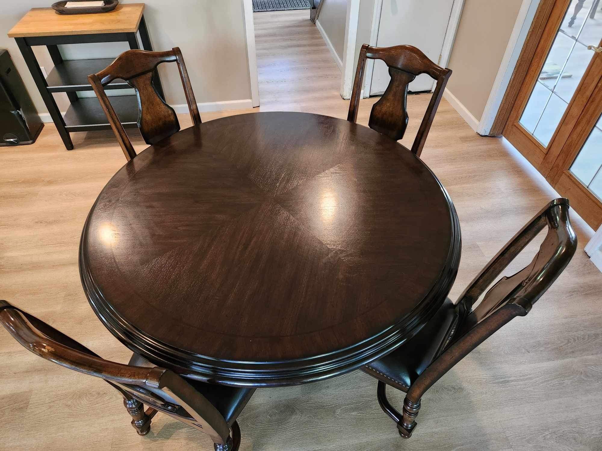 Round 5 Pc Dining Table 