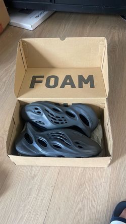 Yeezy foam RNR size 10