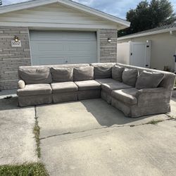 BEAUTIFUL KOEHLER SECTIONAL(FREE DELIVERY)