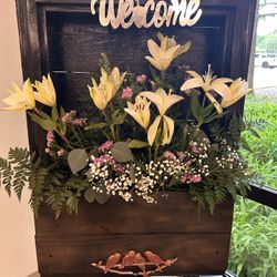 Welcome Box With Natural  Flower Arrangement 