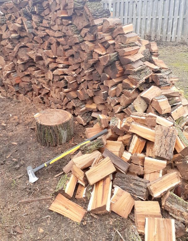 Firewood seasoned hardwood on Sale now. 40 a Rick come get it or