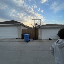 Basketball hoop