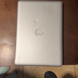 Apple Laptop 