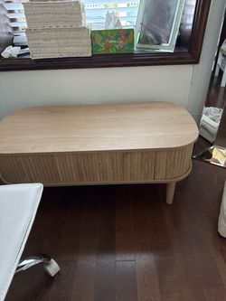 Lift top coffee table.