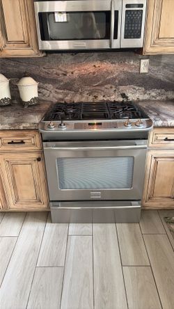 Slide-in stainless steel Frigidaire stove