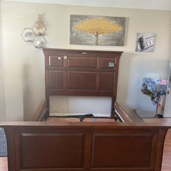 Queen Bedframe With Metal Based 