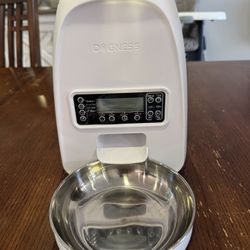 Automated Dog And Cat Feeder