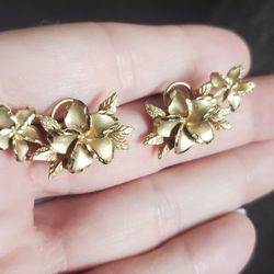 14k Gold Hawiian Flower Earrings 