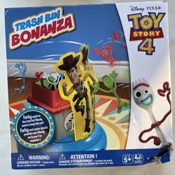 Cardinal Disney Pixar Toy Story 4 Trash Bin Bonanza Game with Woody and Forky